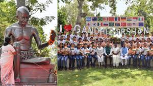 राष्ट्रपति द्रौपदी मुर्मु ने गांधी दर्शन में महात्मा गांधी की 12 फीट ऊंची प्रतिमा का अनावरण और गांधी वाटिका का किया उद्घाटन