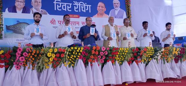 परशोत्तम रुपाला वाराणसी में सन्त रविदास घाट पर राज्यमीन चिताला की एक लाख मत्स्य बीज रिवर रैंचिंग कार्यक्रम में मुख्य अतिथि के रुप में हुए शामिल