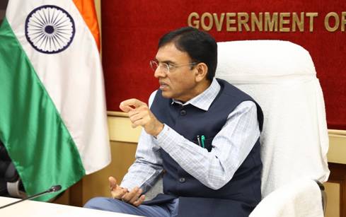 डॉ. मनसुख मांडविया ने देश में डेंगू के बढ़ते मामलों को देखते हुए रोकथाम, नियंत्रण और प्रबंधन के लिए सार्वजनिक स्वास्थ्य प्रणाली की स्थिति और तैयारियों की समीक्षा की