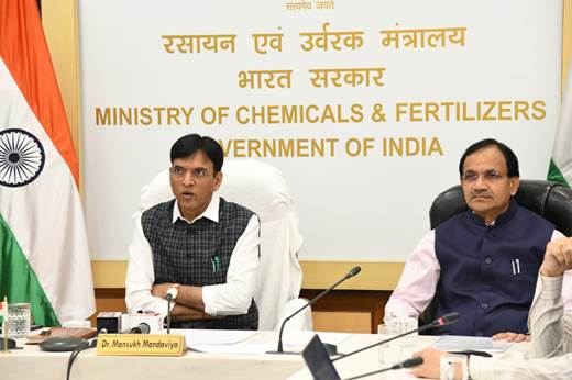 “किसानों के उपयोग के लिए नियत यूरिया का औद्योगिक इस्तेमाल कतई बर्दाश्त नहीं किया जाएगा”: डॉ. मनसुख मांडविया