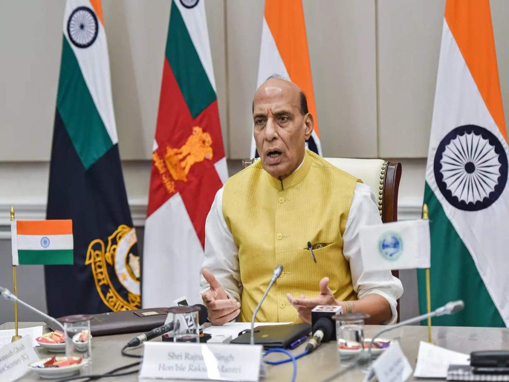 स्वदेशीकरण की महत्वाकांक्षाओं को उन्नत करने का समय है, हमें कम से कम 60-65 प्रतिशत स्वदेशी सामग्री का लक्ष्य रखना चाहिए: रक्षा मंत्री राजनाथ सिंह