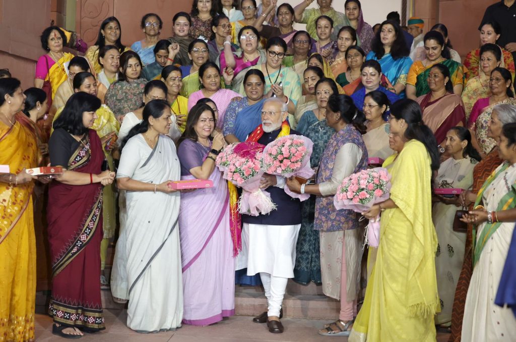 महिला सांसदों ने नारी शक्ति वंदन अधिनियम पारित होने के बाद प्रधानमंत्री से की मुलाकात