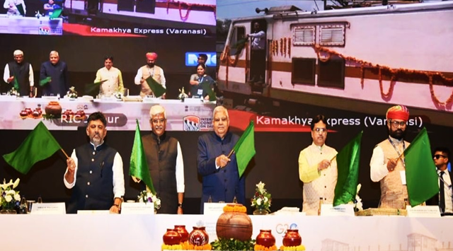 उपराष्ट्रपति जगदीप धनखड़ ने राष्ट्रीय जल मिशन के अंतर्गत विनाइल की परत चढ़ी ट्रेन को दिखाई हरी झंडी