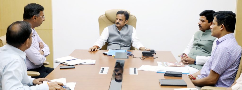 जनसंपर्क मंत्री ने की विभागीय गतिविधियों की समीक्षा