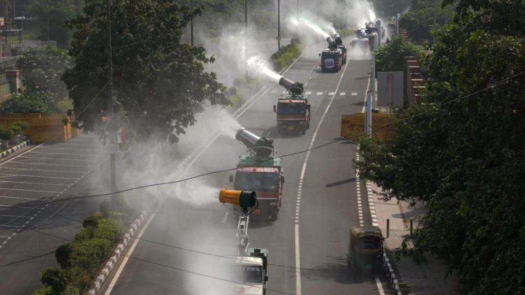 राजधानी दिल्ली में बढ़ी ठंड, जहरीली हुई हवा, आज 200 पार पहुंचा AQI