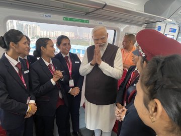 प्रधानमंत्री ने रीजनल रैपिड रेल नमो भारत में की यात्रा
