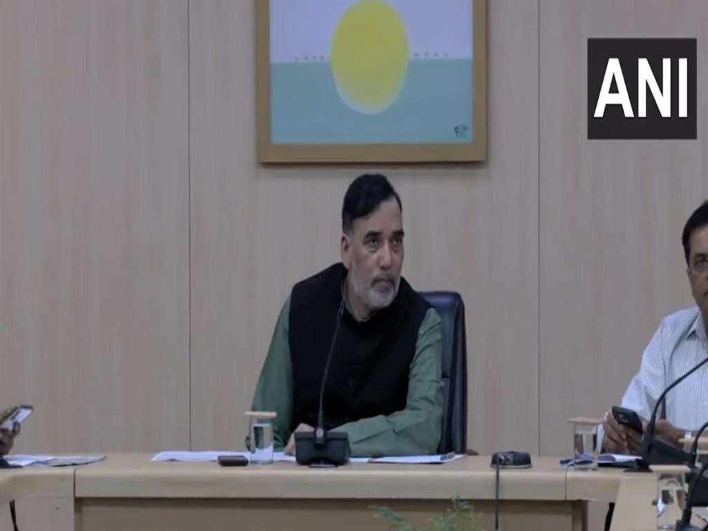 दिल्ली बढ़ते प्रदूषण के स्तर को देखते हुए पर्यावरण मंत्री ने की सीनियर अधिकारियों के साथ बैठक