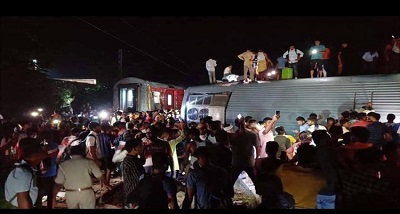 बिहार रेल दुर्घटना में रेलवे ने मृतकों के निकट परिजनों को 10-10 लाख रुपये अनुग्रह राशि की, की घोषणा