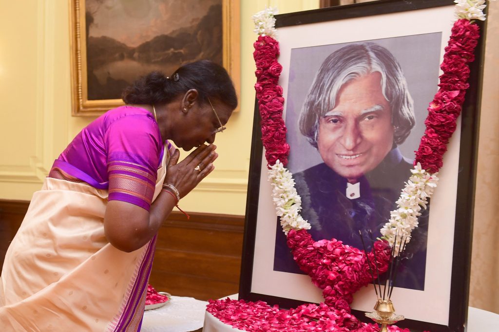 राष्ट्रपति ने डॉ. ए.पी.जे. अब्दुल कलाम को उनकी जयंती पर अर्पित की श्रद्धांजलि