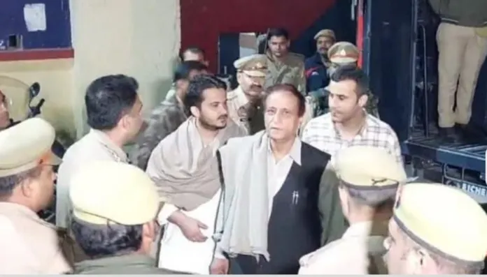 सपा नेता आजम खान ने जताई एनकाउंटर की आशंका, जेल जाते समय कहा- ‘कुछ भी हो सकता है’