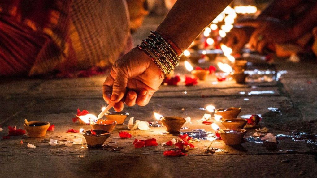 करवा चौथ, दिवाली और छठ पूजा, यहां जानें नवंबर माह के प्रमुख त्योहार