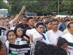 TMC नेता अभिषेक बनर्जी पत्रों का बंडल सौंपने के लिए बढ़े कृषि भवन ओर , भारी पुलिस फोर्स किये गए तैनात