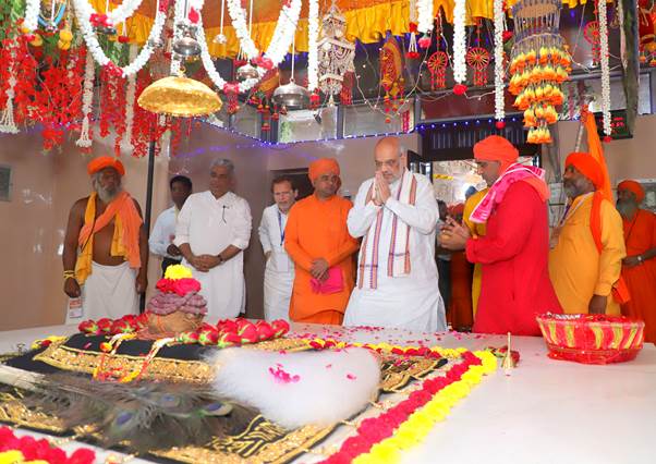 मठ ने आरोग्य और शिक्षा के क्षेत्र में कई महत्त्वपूर्ण संस्थान बना कर अपना योगदान दिया है: अमित शाह