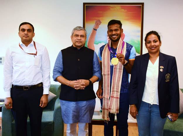 एशियाई खेलों में भारत के कुल 107 पदकों में रेलवे के खिलाड़ियों ने 22 पदकों का योगदान दिया है: अश्विनी वैष्णव