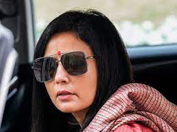 संसद में पैसे लेकर सवाल पूछने के मामले में TMC सांसद महुआ मोइत्रा के वकील गोपाल शंकरनारायणन केस से हटे