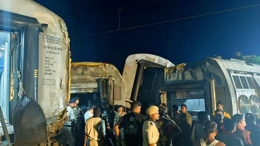 बेहद खौफनाक था बिहार के बक्सर का ट्रेन हादसा, यहां जानें हेल्पलाइन नंबर