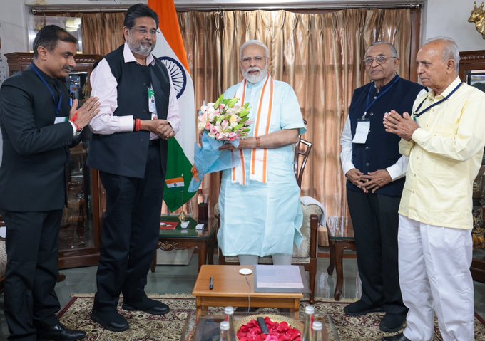 प्रधानमंत्री ने की गुजरात के गांधीनगर में श्री सोमनाथ ट्रस्ट की बैठक की अध्यक्षता