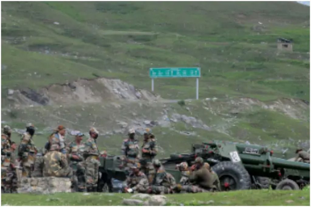 गलवान घाटी झड़प के बाद अब भी LAC पर ही मौजूद है चीनी सेना- रिपोर्ट