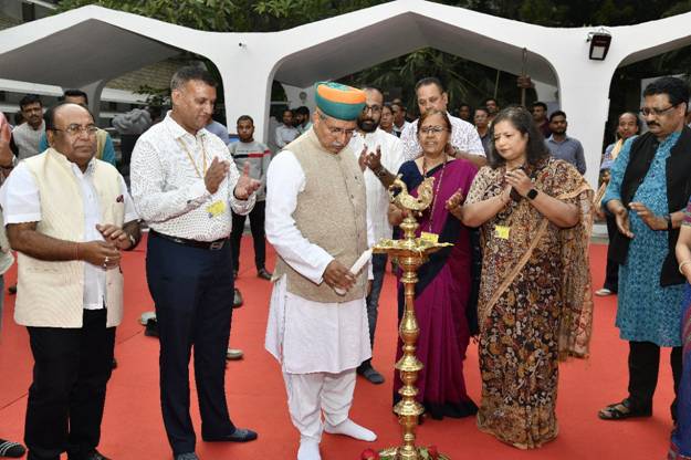 संस्कृति राज्य मंत्री अर्जुन राम मेघवाल ने ‘अपशिष्ट से कला’ – ‘स्क्रैप से मूर्तिकला’ प्रदर्शनी का किया उद्घाटन