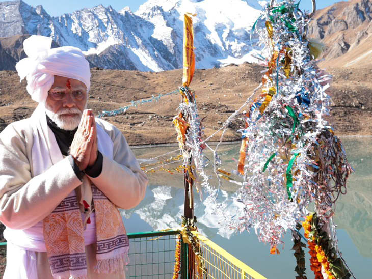 प्रधानमंत्री नरेन्द्र मोदी ने उत्तराखंड के पिथौरागढ़ जिले में पार्वती कुंड में की दर्शन और पूजा