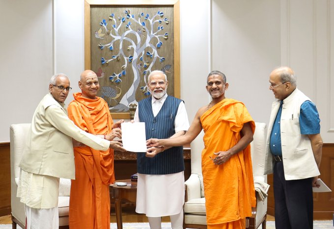 प्रधानमंत्री मोदी से राम जन्मभूमि तीर्थ क्षेत्र ट्रस्ट के पदाधिकारियों ने की मुलाकात, राम मंदिर की प्राण प्रतिष्ठा के लिए दिया न्यौता