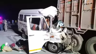 महाराष्ट्र के औरंगाबाद जिले में समृद्धि एक्सप्रेसवे पर भीषण सड़क हादसा , 12 लोगों की मौत, 23 जख्मी
