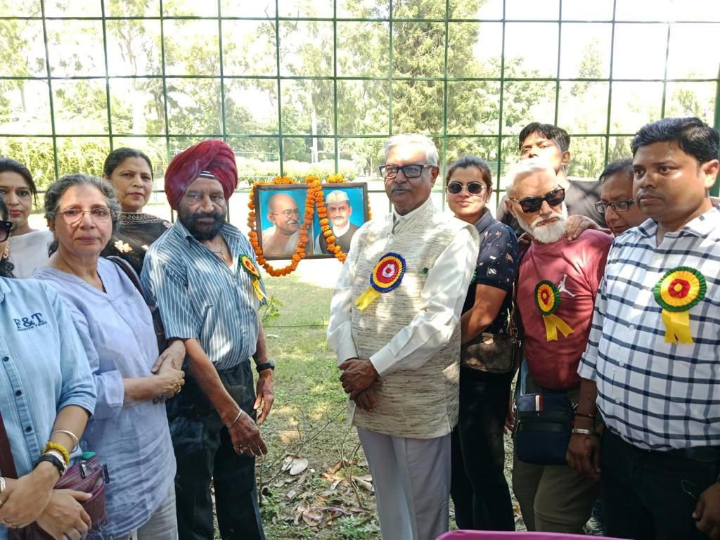 सत्य पाल जैन ने मूक एवं बधिर संस्था के साथ मनाई गांधी जयंती