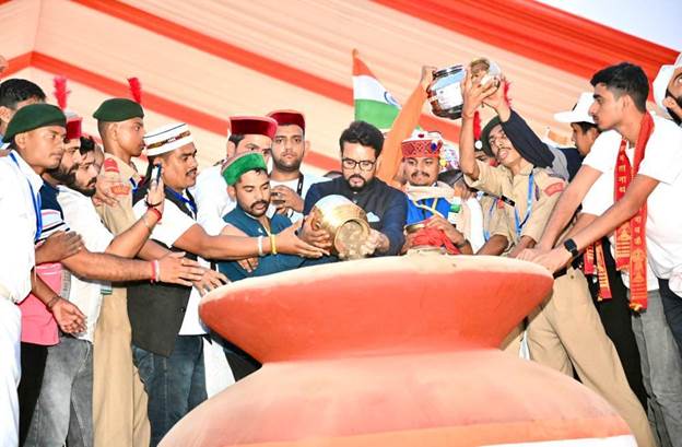 मेरी माटी मेरा देश अभियान के कर्तव्य पथ पर आयोजित समापन समारोह में शामिल हुए अनुराग सिंह ठाकुर