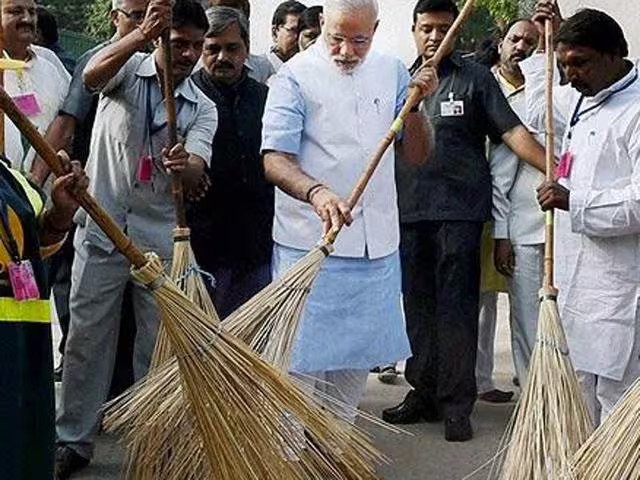पीएम मोदी ने शुरू किया अभियान, सीएम से लेकर मंत्रियों ने लगाए झाड़ू