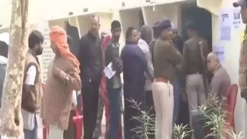 भिंड के किशुपुरा में आज पुनर्मतदान, कड़ी सुरक्षा के बीच हो रही वोटिंग Re-polling today in Kishupura, Bhind, voting taking place amidst tight security.