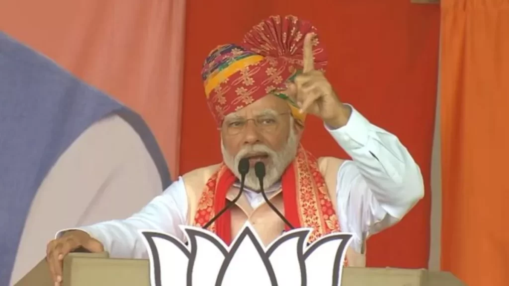तेलंगाना में पीएम मोदी ने कांग्रेस पर साधा निशाना, कहा- कांग्रेस-केसीआर एक समान, दोनों से रहो सावधान