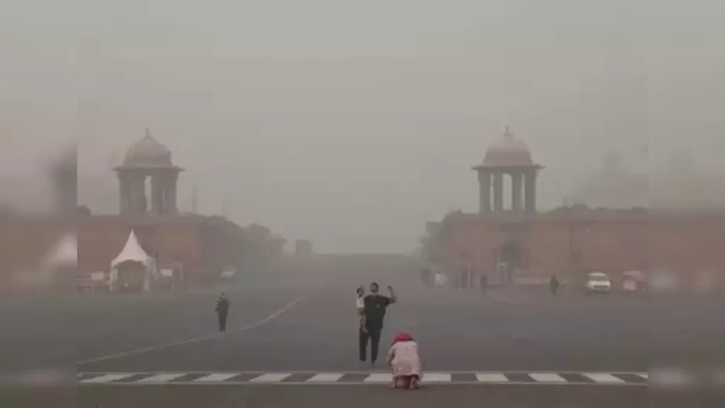 जहरीली’ हुई दिल्ली की हवा, सांस लेने में हो रही कठिनाई, GRAP का तीसरा फेज लागू