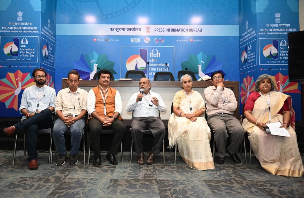 फिल्मों में सार्वभौमिकता का तत्व होना चाहिए: अरविंद सिन्हा, जूरी अध्यक्ष Technology is the base but aesthetics, intelligence, skill, values and tenacity are important for the craft of filmmaking: Arvind Sinha