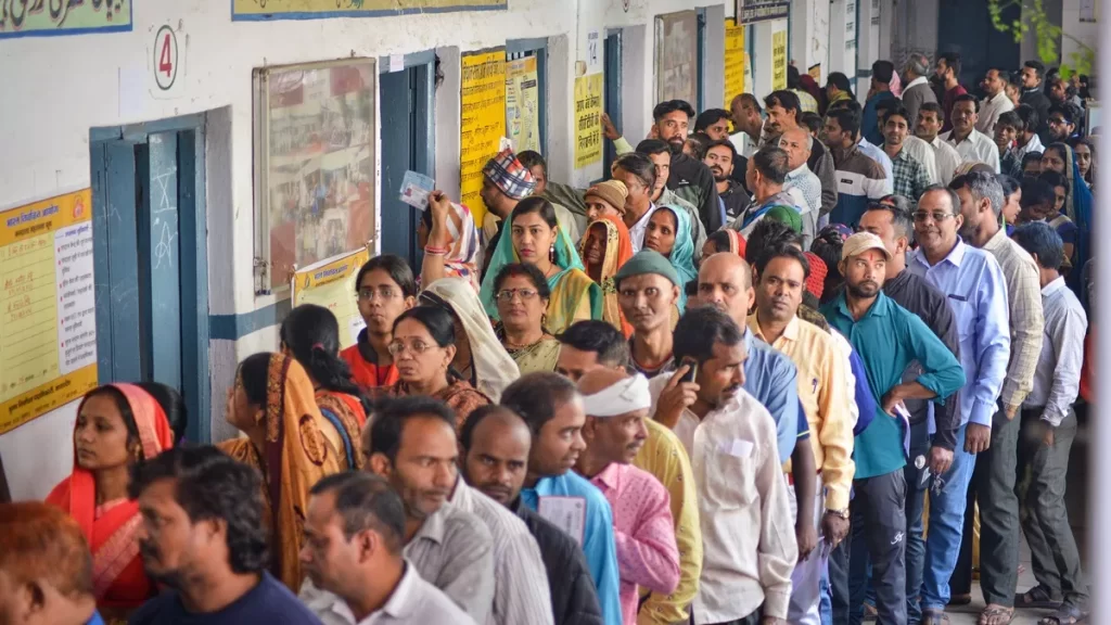 मध्य प्रदेश विधानसभा चुनाव: मप्र में 11 बजे तक 27.62% वोटिंग, पूर्व लोकसभा स्पीकर सुमित्रा महाजन ने इंदौर में किया मतदान Madhya Pradesh Assembly Elections: 27.62% voting till 11 am in Madhya Pradesh, former Lok Sabha Speaker Sumitra Mahajan voted in Indore