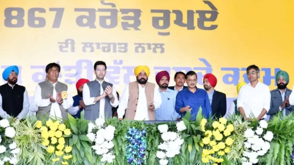 सीएम केजरीवाल और भगवंत मान ने होशियारपुर में 867 करोड़ रुपए के विकास प्रोजैक्टों का किया उद्घाटन CM Kejriwal and Bhagwant Mann inaugurated development projects worth Rs 867 crore in Hoshiarpur