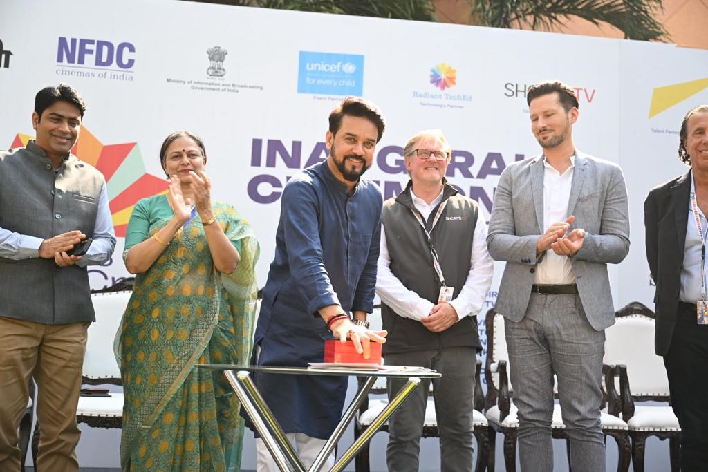 सीएमओटी युवाओं को मीडिया और मनोरंजन क्षेत्र में उत्कृष्टता हासिल करने के लिए अद्वितीय अवसर प्रदान करता है: केंद्रीय मंत्री अनुराग सिंह ठाकुर CMOT provides unique opportunities to the youth to achieve excellence in media and entertainment sector: Union Minister Anurag Singh Thakur