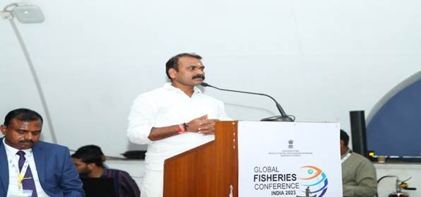 सरकार गहरे समुद्र में मछली पकड़ने के लिए पारंपरिक मछुआरों को समर्थन देने के लिए प्रतिबद्ध है: डॉ. एल मुरुगन Government is committed to support traditional fishermen in deep sea fishing: Dr. L Murugan