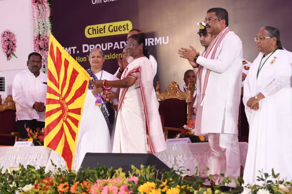 शिक्षा ने हमेशा समाज निर्माण में एक महत्वपूर्ण एवं परिवर्तनकारी भूमिका निभाई है- राष्ट्रपति द्रौपदी मुर्मु Education has always played an important and transformative role in building society – President Draupadi Murmu