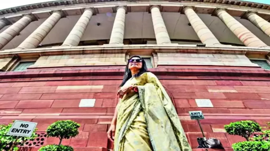 लोकसभा सचिवालय ने लॉगिन पासवर्ड को लेकर बदला नियम, अब सांसद नहीं कर पाएंगे ये काम Lok Sabha Secretariat changed the rules regarding login password, now MPs will not be able to do this work 