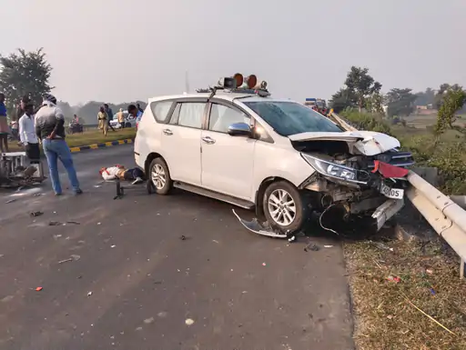 मधेपुरा डीएम की गाड़ी की चपेट में आकर 4 लोगों की हुई मौत, भीड़ से बचने के लिए भागे जिलाधिकारी 4 people died after being hit by Madhepura DM's car, District Magistrate ran to escape from the crowd
