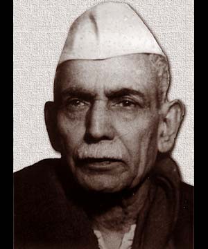 वह कविता जिसे लिखने बाद ही माखनलाल चतुर्वेदी ने कांग्रेस से दिया था इस्तीफा How long will the blind worship of Nehru-Gandhi last?