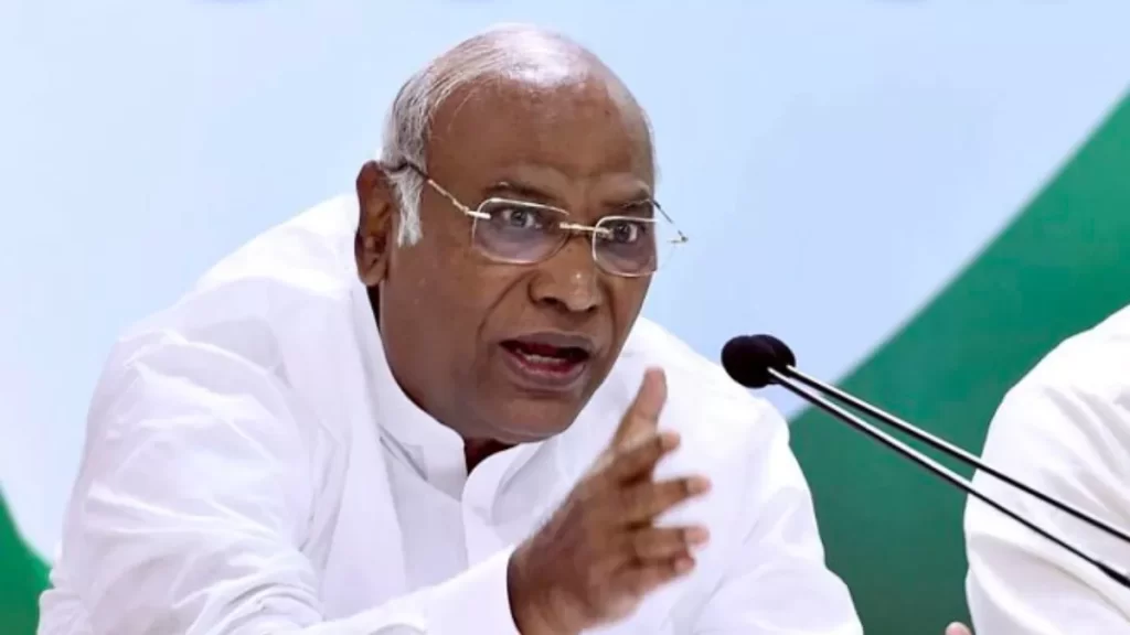 Mallikarjun Kharge said- Rahul Gandhi sacrificed his life for the country... then BJP took a dig at him.