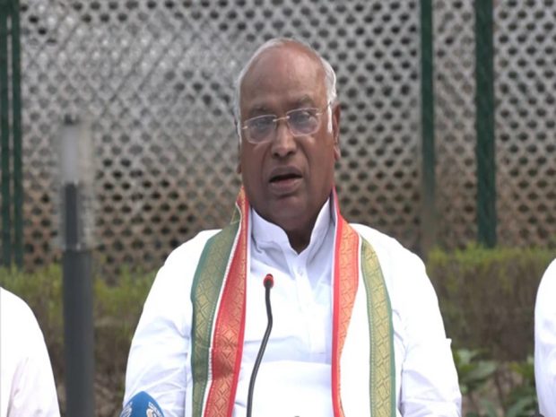 ‘मोदी सरकार देश को बर्बाद कर रही है’- मल्लिकार्जुन खड़गे 'Modi government is ruining the country'- Mallikarjun Kharge