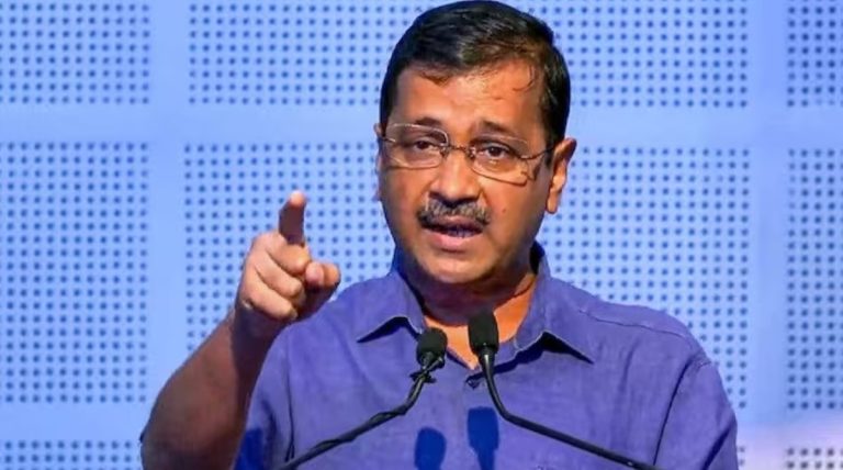 सीएम केजरीवाल ने LG को भेजी चीफ सेक्रेटरी के घोटाले की रिपोर्ट, कहा-नरेश कुमार को तुरंत हटाया जाए CM Kejriwal sent report of Chief Secretary's scam to LG, said- Naresh Kumar should be removed immediately.