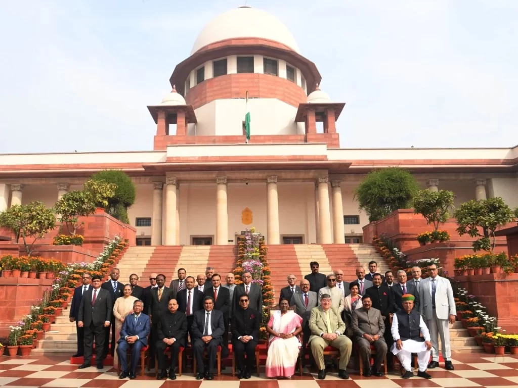 राष्ट्रपति की सर्वोच्च न्यायालय द्वारा आयोजित संविधान दिवस समारोह में गरिमामयी उपस्थिति रही
