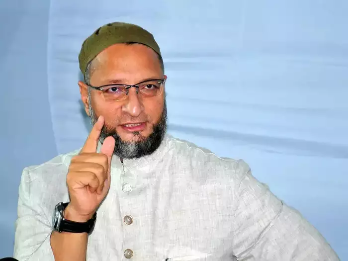 तेलंगाना में कांग्रेस पर जमकर बरसे ओवैसी, बोले- इनकी गलतियों ने नरेंद्र मोदी को दो बार पीएम बनाया Owaisi lashed out at Congress in Telangana, said - their mistakes made Narendra Modi PM twice