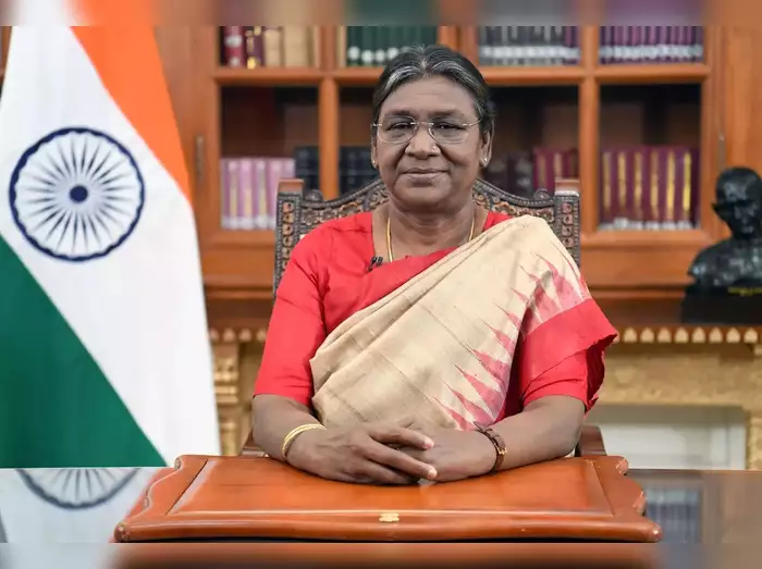 भारतीय ऑडिनेंस फैक्ट्री सेवा के अधिकारी और भारतीय रक्षा लेखा सेवा के परिवीक्षाधीन ने राष्ट्रपति से की मुलाकात Officers of the Indian Ordinance Factory Service and probationers of the Indian Defense Accounts Service call on the President