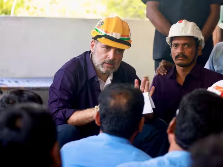 तेलंगाना के ऑटो ड्राइवर से राहुल गांधी ने की मुलाकात, गिग और स्वच्छता श्रमिकों की सुनी समस्याएं Rahul Gandhi met auto drivers from Telangana, listened to problems of gig and sanitation workers