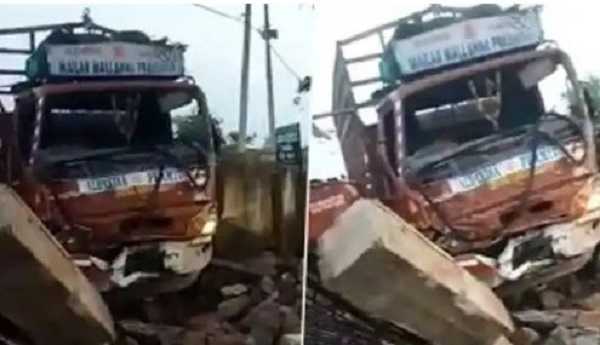 ट्रक-ऑटो में भीषण टक्कर, हवा में कई फुट ऊपर उछल गए स्कूली बच्चे, 1 की हालत गंभीर Fierce collision between truck and auto, school children jumped several feet in the air, condition of 1 critical