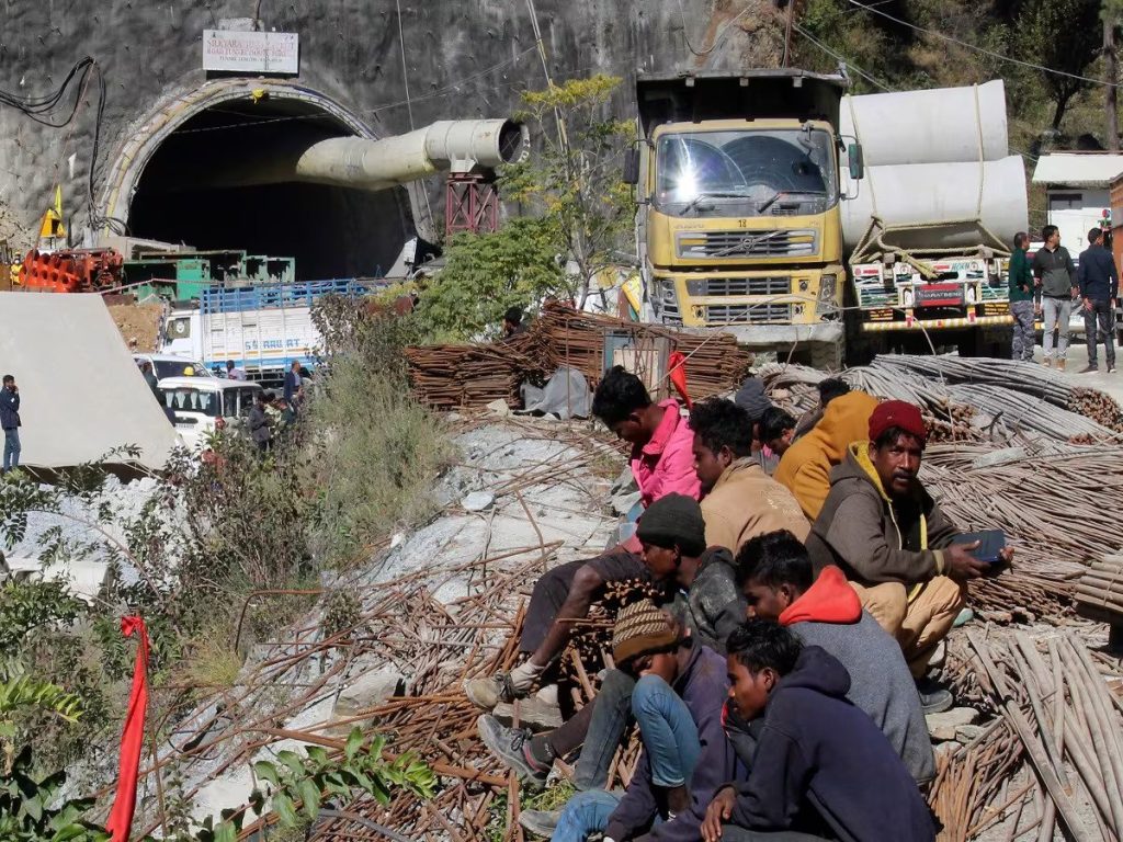 Uttarakhand Tunnel Rescue: टनल के अंदर पहुंची रेस्क्यू टीम, 31 मीटर तक ड्रिलिंग का काम पूरा